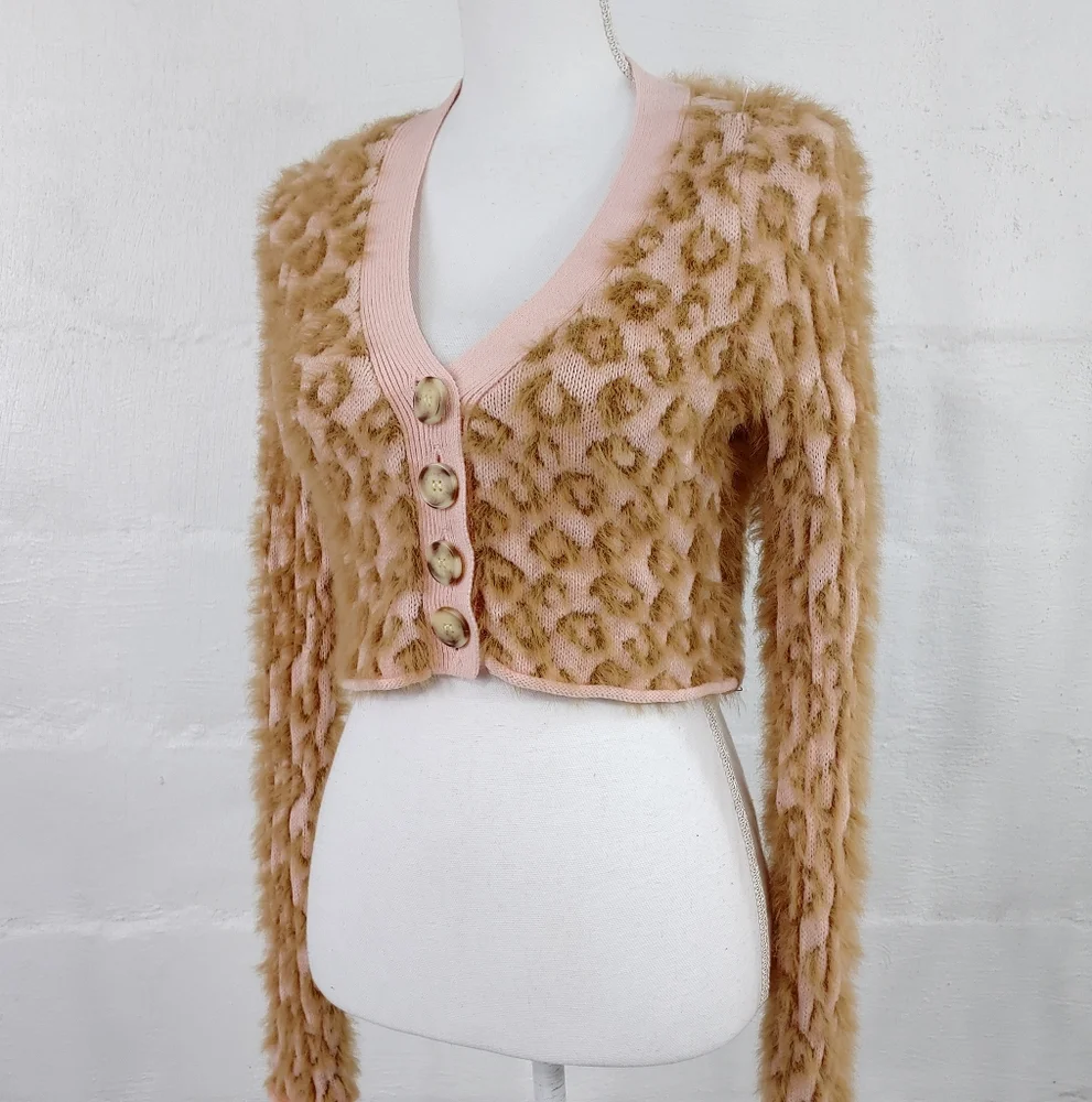 KIMCHI BLUE CROP CARDIGAN (A359)